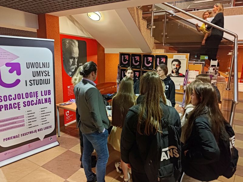 Drzwi Otwarte - EkSoc UŁ 19.04.2023 - stoisko kierunków: Socjologia i Praca socjalna
